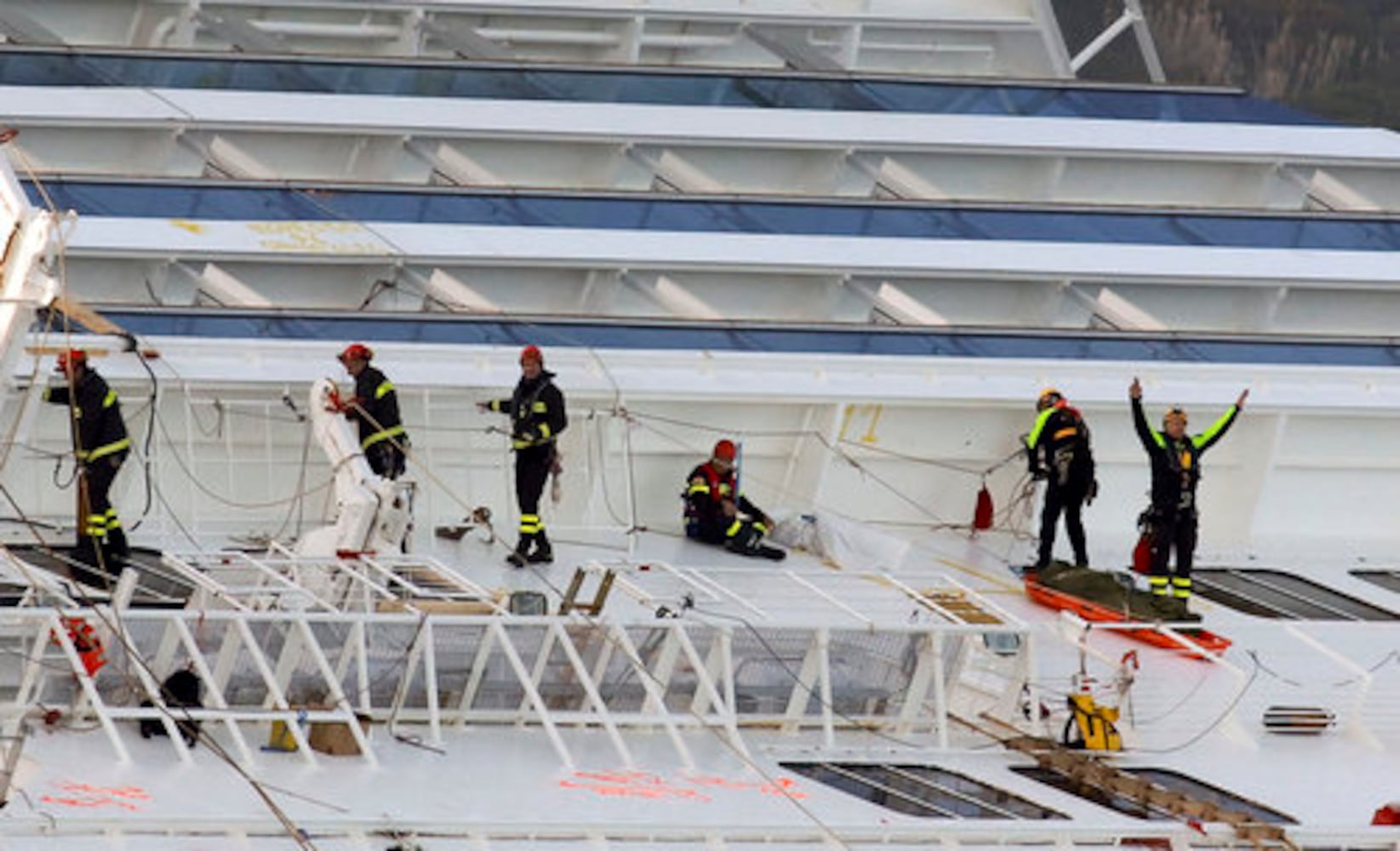 8 more bodies recovered from cruise ship wreckage