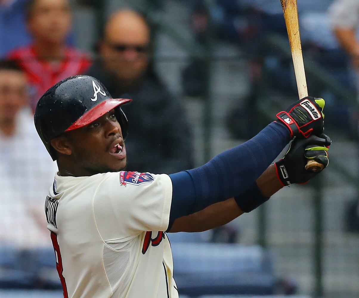 Braves lead 6-1 at rain delay