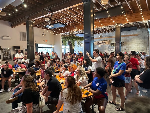 Chelsea Fishman's Jolene Jolene pop-ups fill bars and breweries with women's sports fans. (Courtesy of Chelsea Fishman)