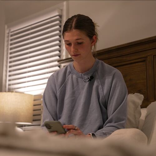 Middle school teacher Kate Stoye checks her sleep score on her phone, Wednesday, Jan. 7, 2026, in Hiram, Ga. (AP Photo/Emilie Megnien)