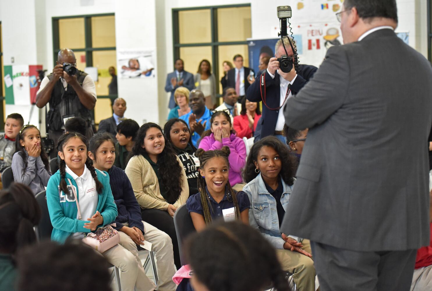 Comcast gives Clayton County students free computers