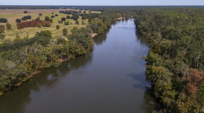 Aerial photograph shows the Flint River in Georgia near the Decatur/Mitchell County line in October. It’s been six years since Florida took its long-running water rights grievances against Georgia to the Supreme Court, and since then the focus of its suit has shifted from metro Atlanta to the farmland of southwest Georgia. (Hyosub Shin / Hyosub.Shin@ajc.com)