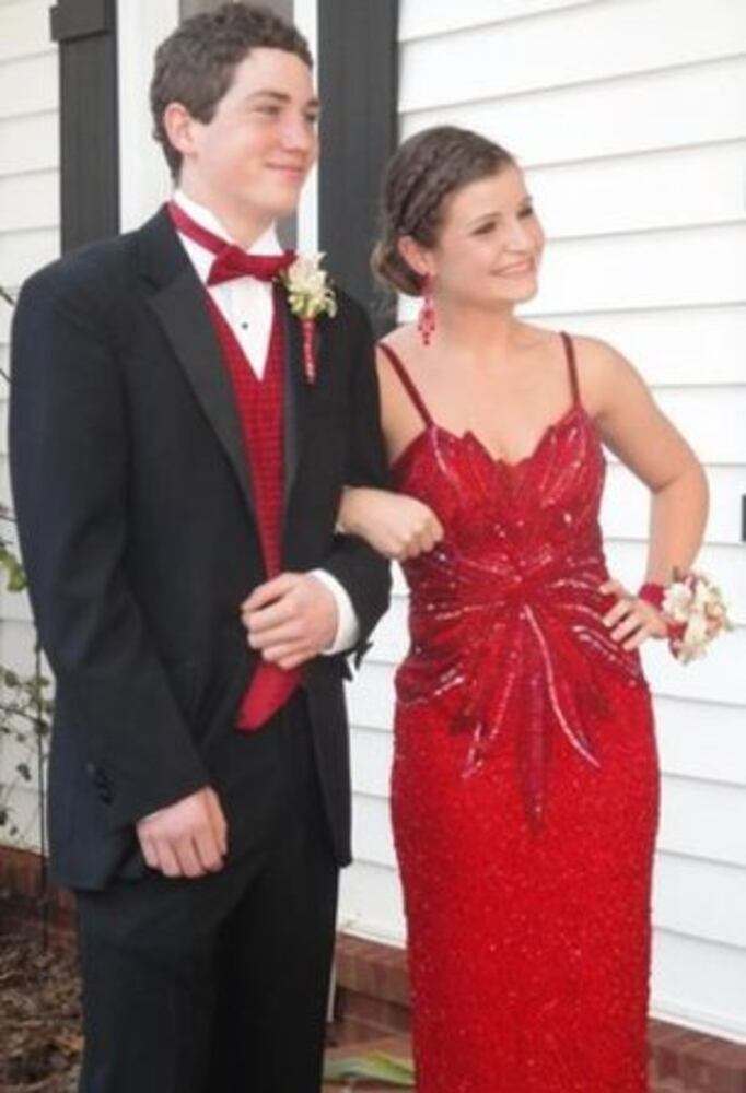 Roswell, Kell, Sequoyah students kick off Prom 2011