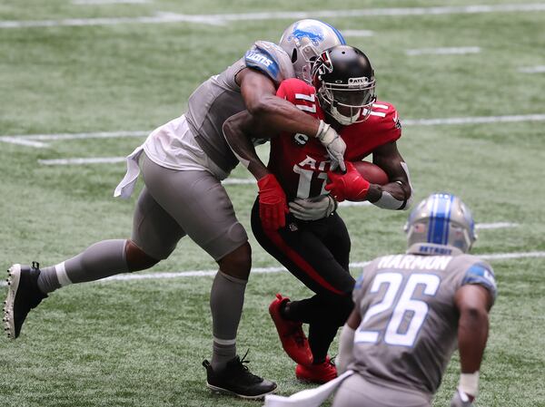 Falcons wide receiver Julio Jones makes a first-down reception against the Detroit Lions during the first half Sunday, Oct. 25, 2020, at Mercedes-Benz Stadium in Atlanta. (Curtis Compton / Curtis.Compton@ajc.com)