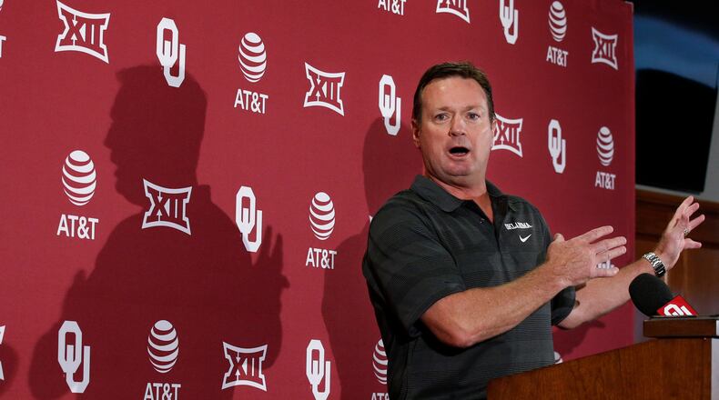 Former Oklahoma football coach Bob Stoops spoke to the UGA football team while in Athens Monday. (AP Photo/Sue Ogrocki, File)