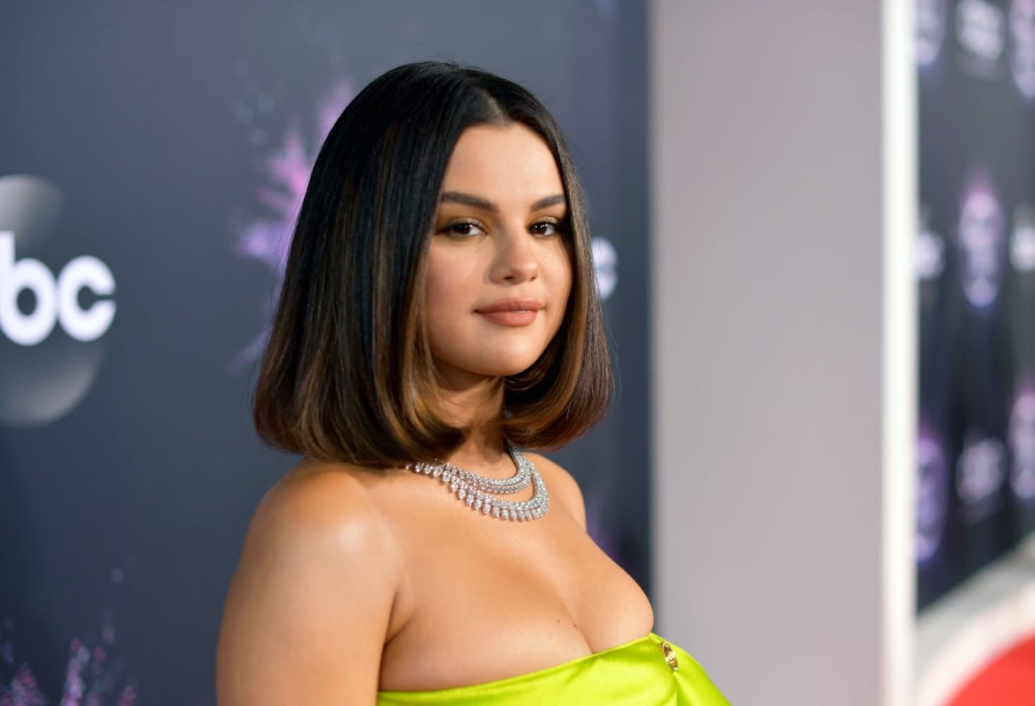 Photos: Taylor Swift stuns at 2019 American Music Awards red carpet