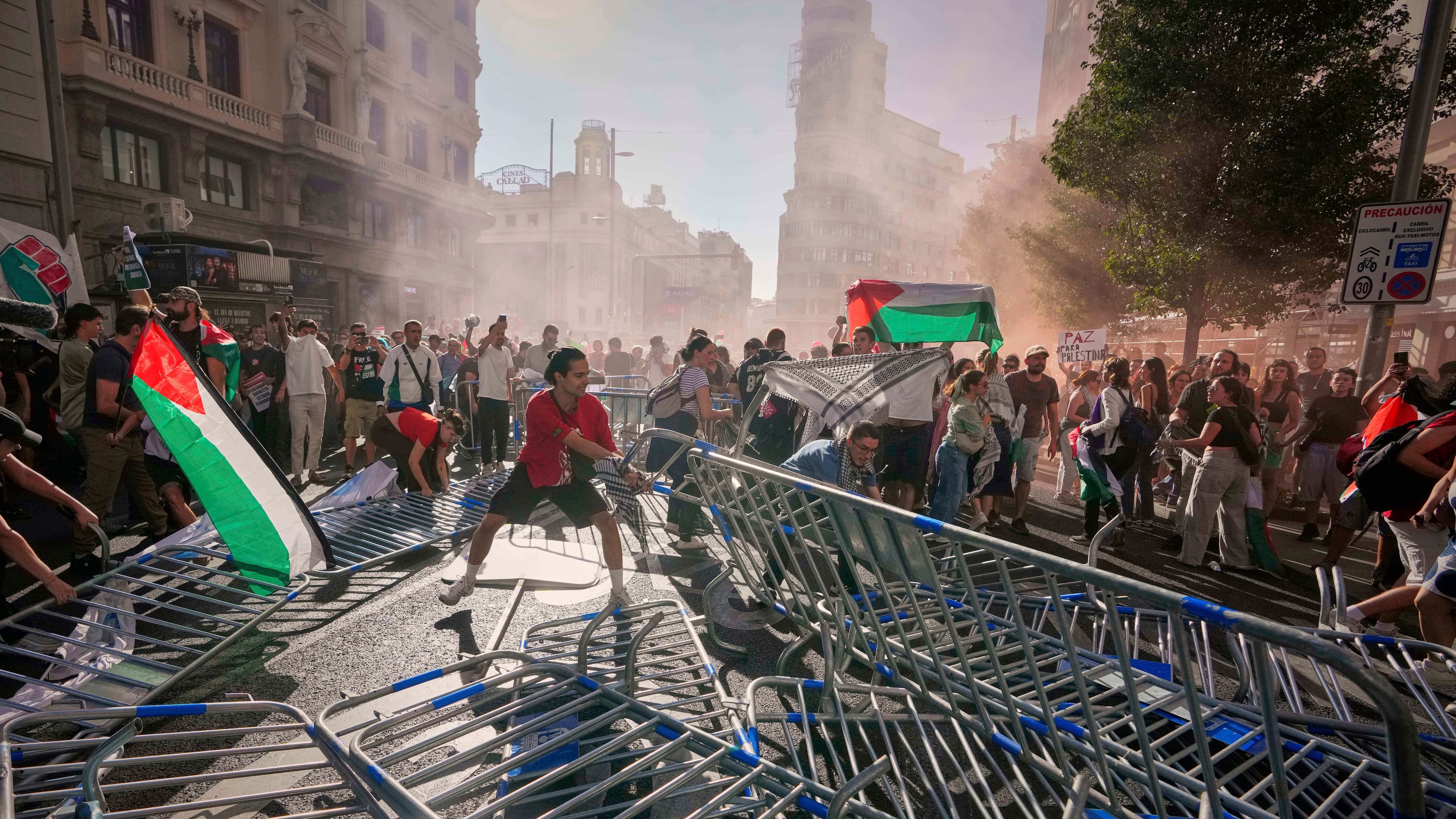 Protesters block the road in an attempt to disrupt the twenty-first stage of the Spanish cycling race La Vuelta, from Alalpardo to Madrid, Spain, Sunday, Sept. 14, 2025. (AP Photo/Manu Fernández)