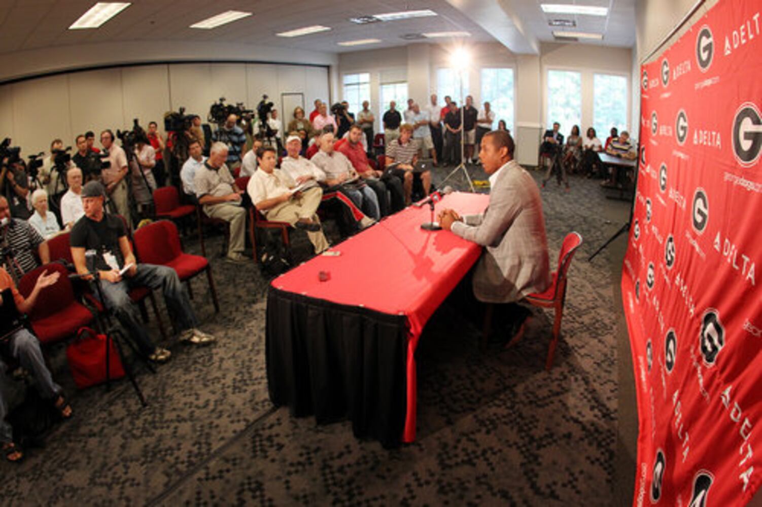 UGA's Damon Evans apologizes after DUI arrest