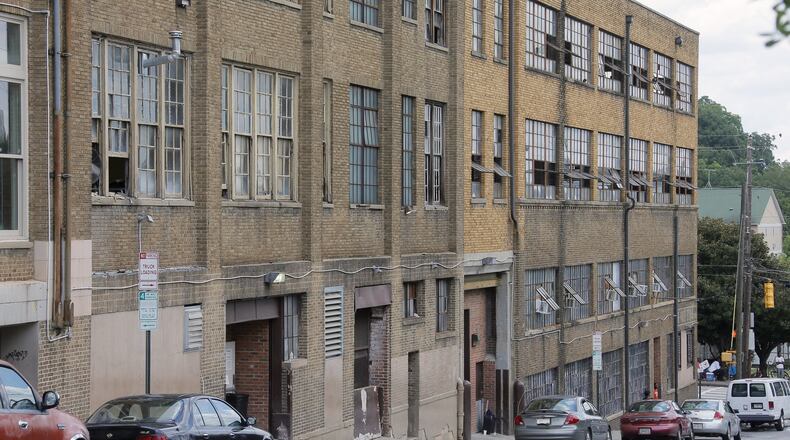 The Peachtree-Pine homeless shelter on the Pine Street side. BOB ANDRES /BANDRES@AJC.COM AJC FILE PHOTO
