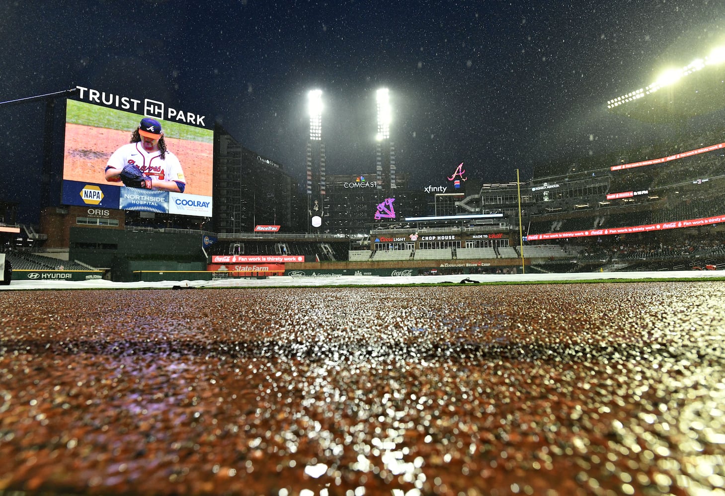 Game 2 of Braves vs Dodgers