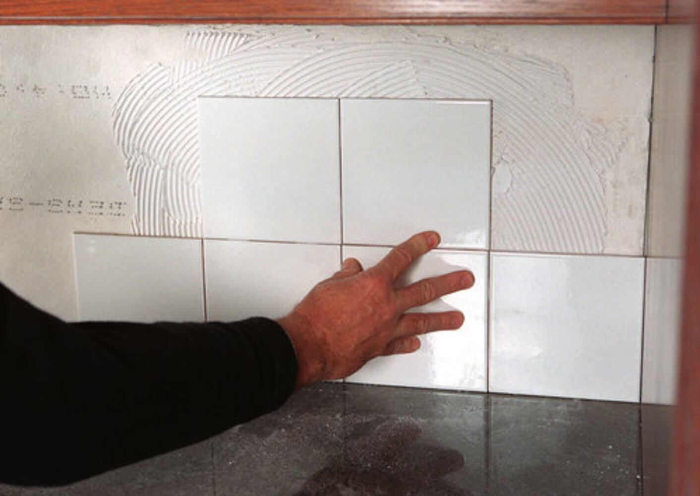 How to install a tile backsplash