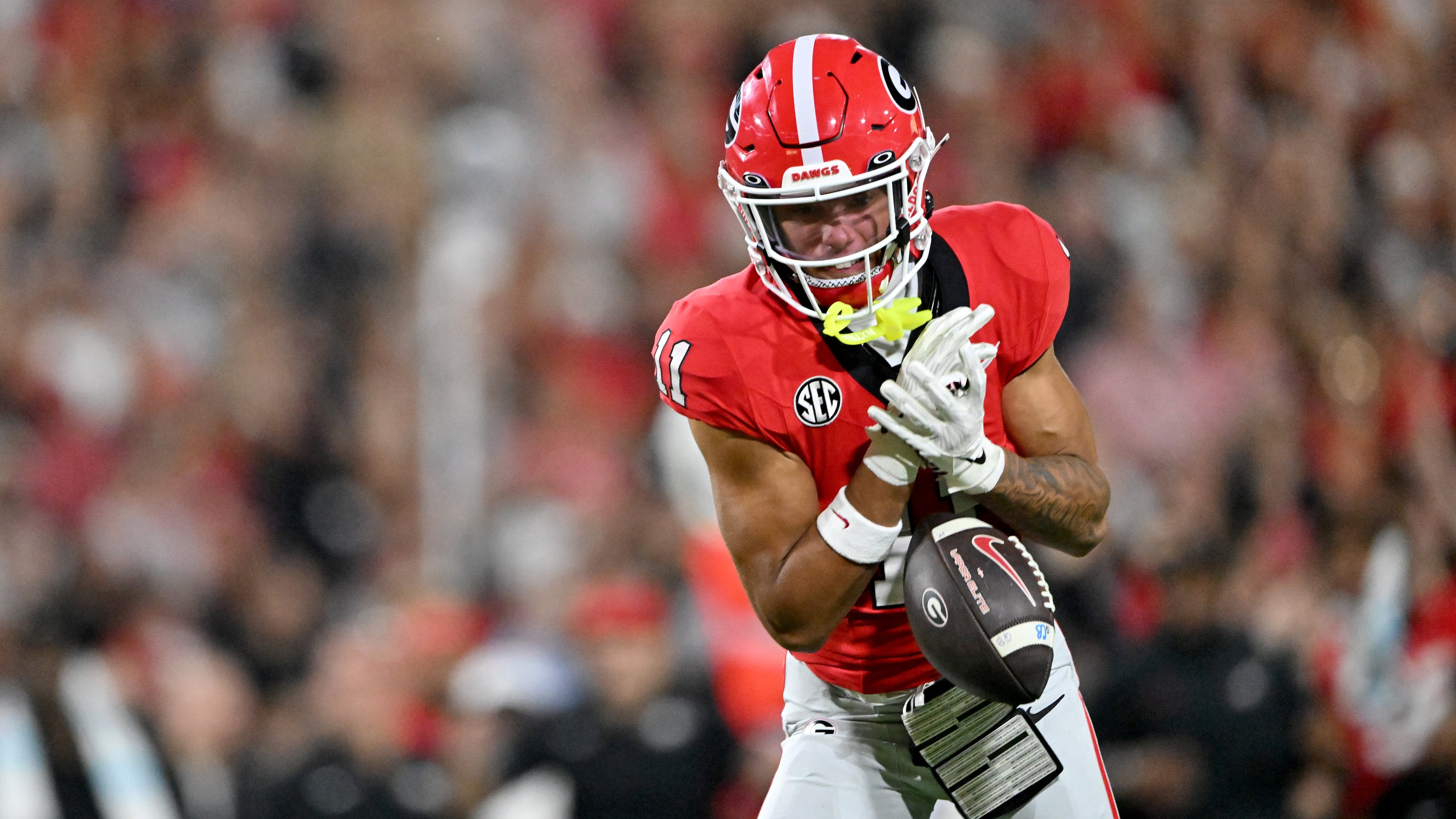 Georgia wide receiver Talyn Taylor is not able to complete the catch during the second half in an NCAA football game at Sanford Stadium, Saturday, September 27, 2025, in Athens. Alabama won 24-21 over Georgia. (Hyosub Shin/AJC)