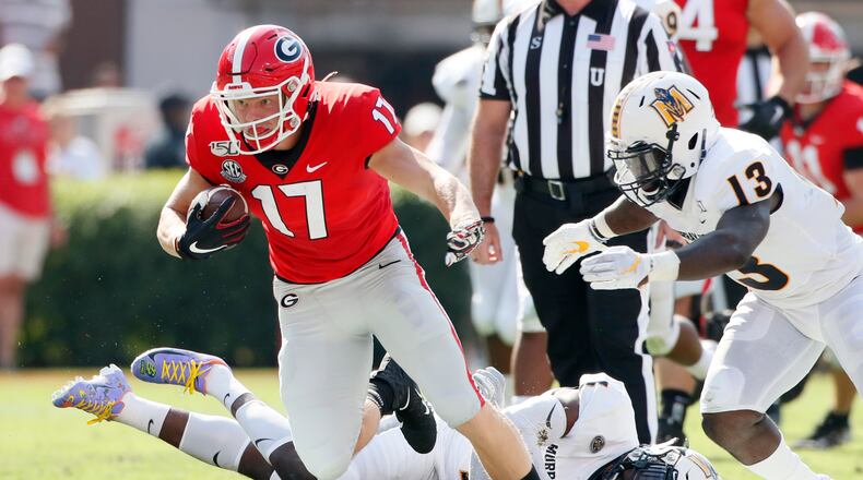 Georgia Bulldogs tight end Eli Wolf (17) hauls in a pass for a first down during the first half of Georgia's game against Murray State at Sanford Stadium this past Saturday.  Bob Andres / robert.andres@ajc.com