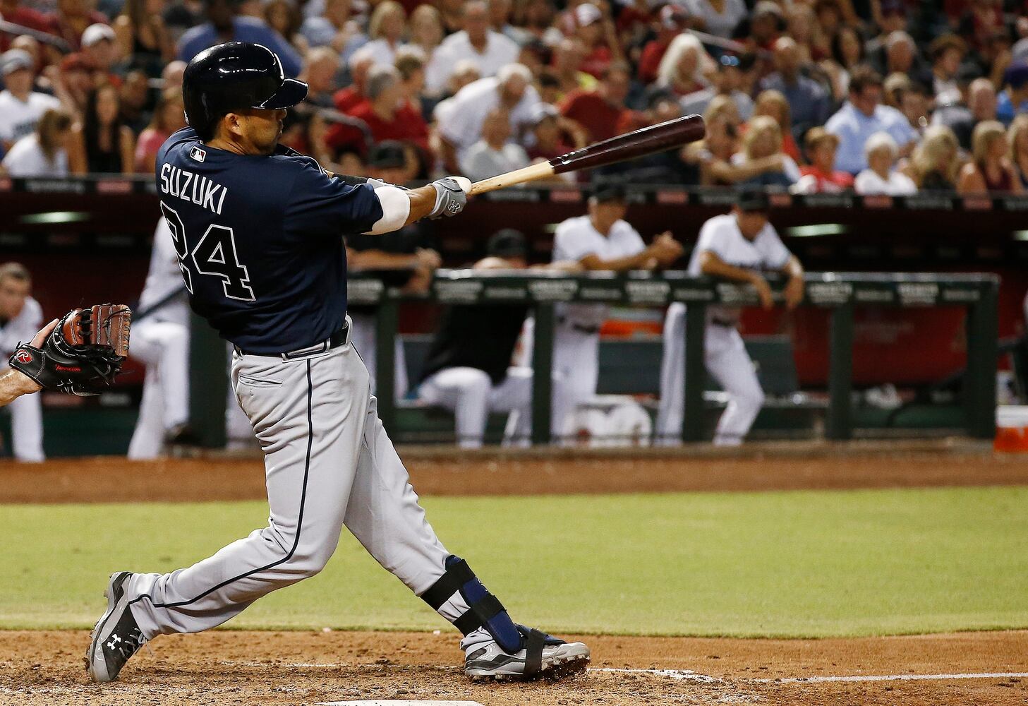 Photos: Suzuki carries Braves to win over Diamondbacks
