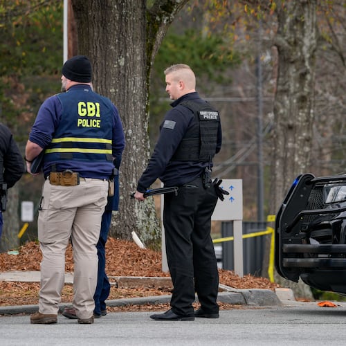 Sandy Springs officers respond to a police shooting in the area of Roswell Road and Dunwoody Place on Thursday. (Ben Hendren for The Atlanta Journal-Constitution)