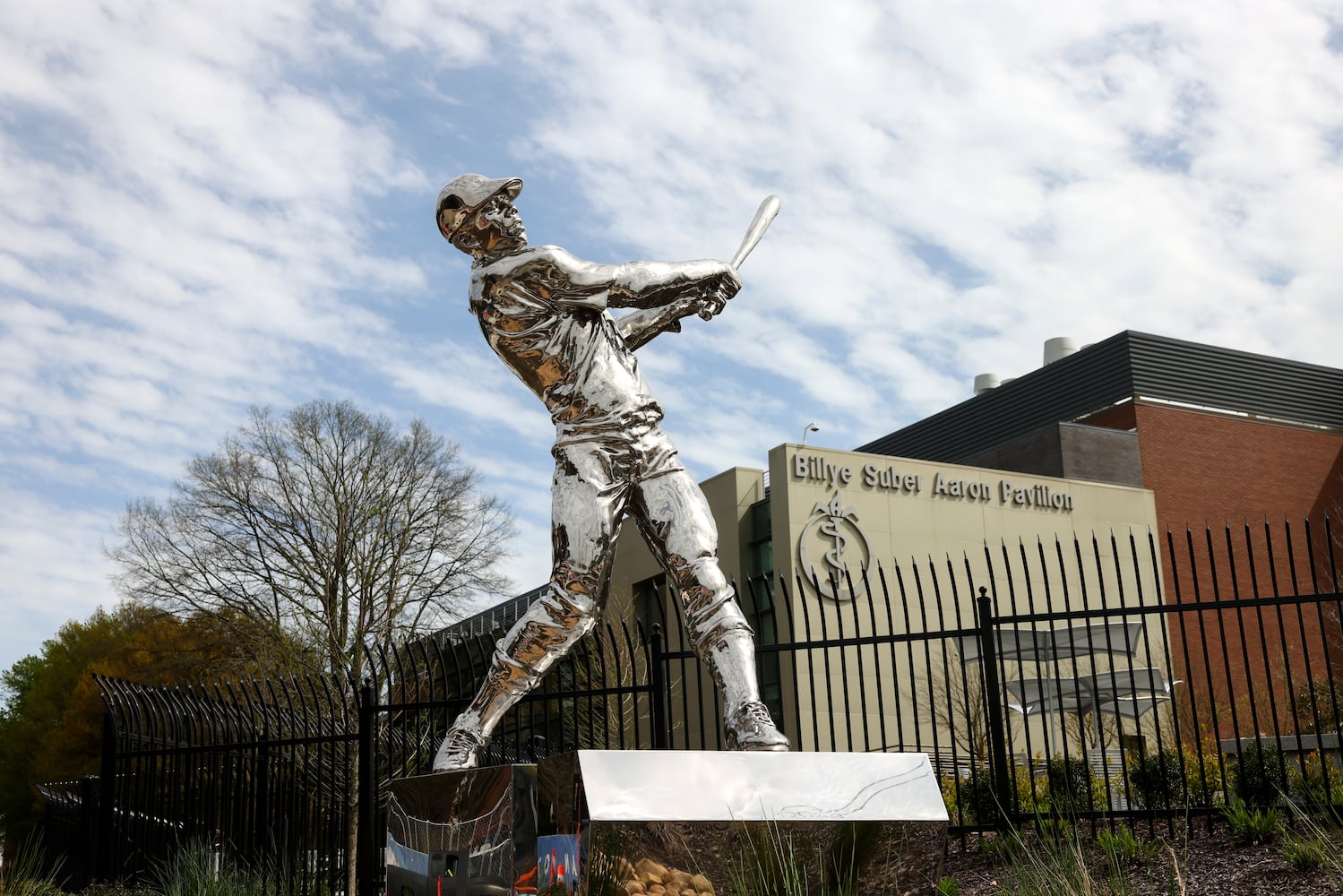 040824 hank aaron statue