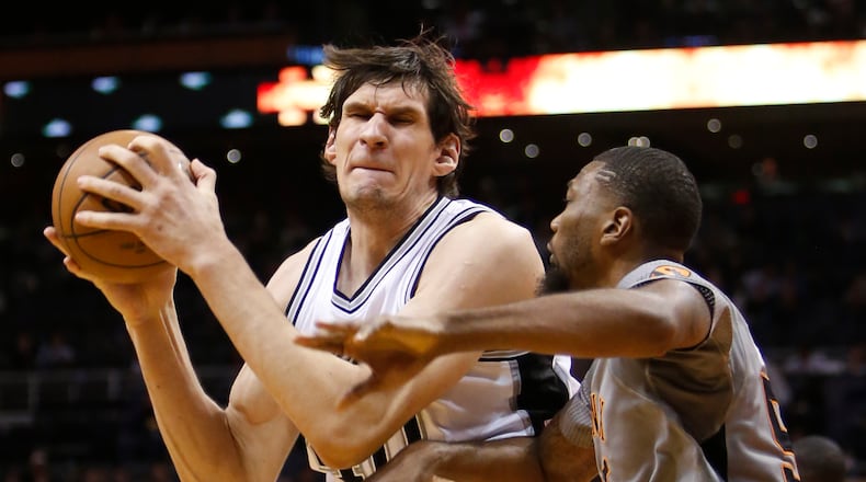San Antonio Spurs center Boban Marjanovic (40) in the third quarter during an NBA basketball game against the Phoenix Suns, Thursday, Jan. 21, 2016, in Phoenix. (AP Photo/Rick Scuteri)