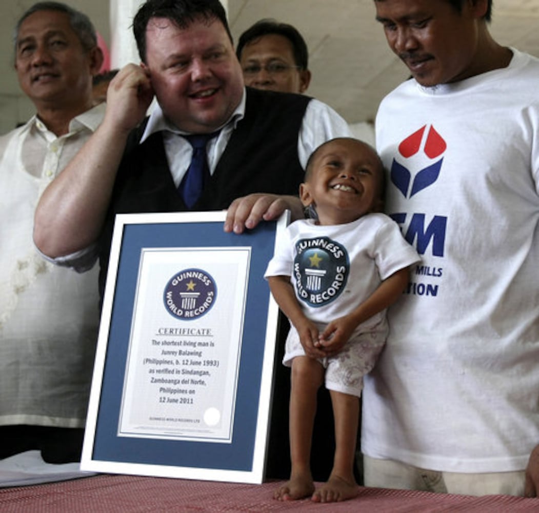 Guinness names Filipino as world's shortest man