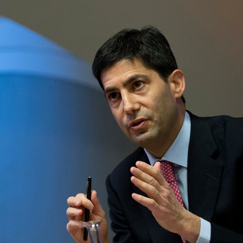 FILE - Kevin Warsh speaks to the media about his report on transparency at the Bank of England, in London, Dec., 11, 2014. (AP Photo/Alastair Grant, Pool, File)