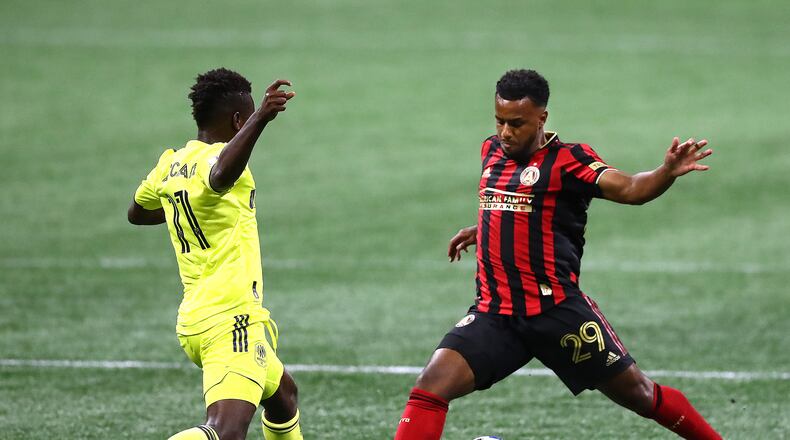 Atlanta United midfielder Mo Adams, right, works against Nashville SC forward David Accam during the second half at Mercedes-Benz Stadium in Atlanta on Saturday, Aug. 22, 2020. Atlanta United won, 2-0. (Curtis Compton/Atlanta Journal-Constitution/TNS)
