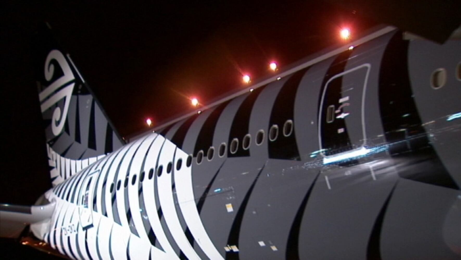 Boeing 777 painted black