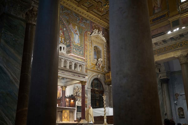 Father Francesco Tedeschi celebrates a mass in Santa Maria in Trastevere church in central Rome, Sunday, May 4, 2025. (AP Photo/Alessandra Tarantino)