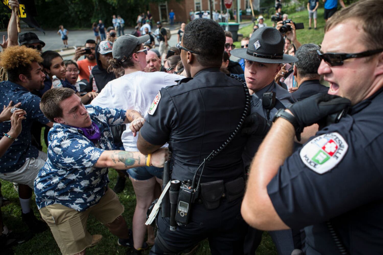 protesters clash with kkk at rally in charlottesville