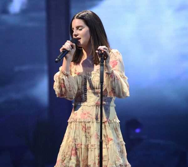 Lana Del Rey sings "Pretty When You Cry," a song from her 2014 album "Ultraviolence." Robb Cohen Photography & Video /RobbsPhotos.com