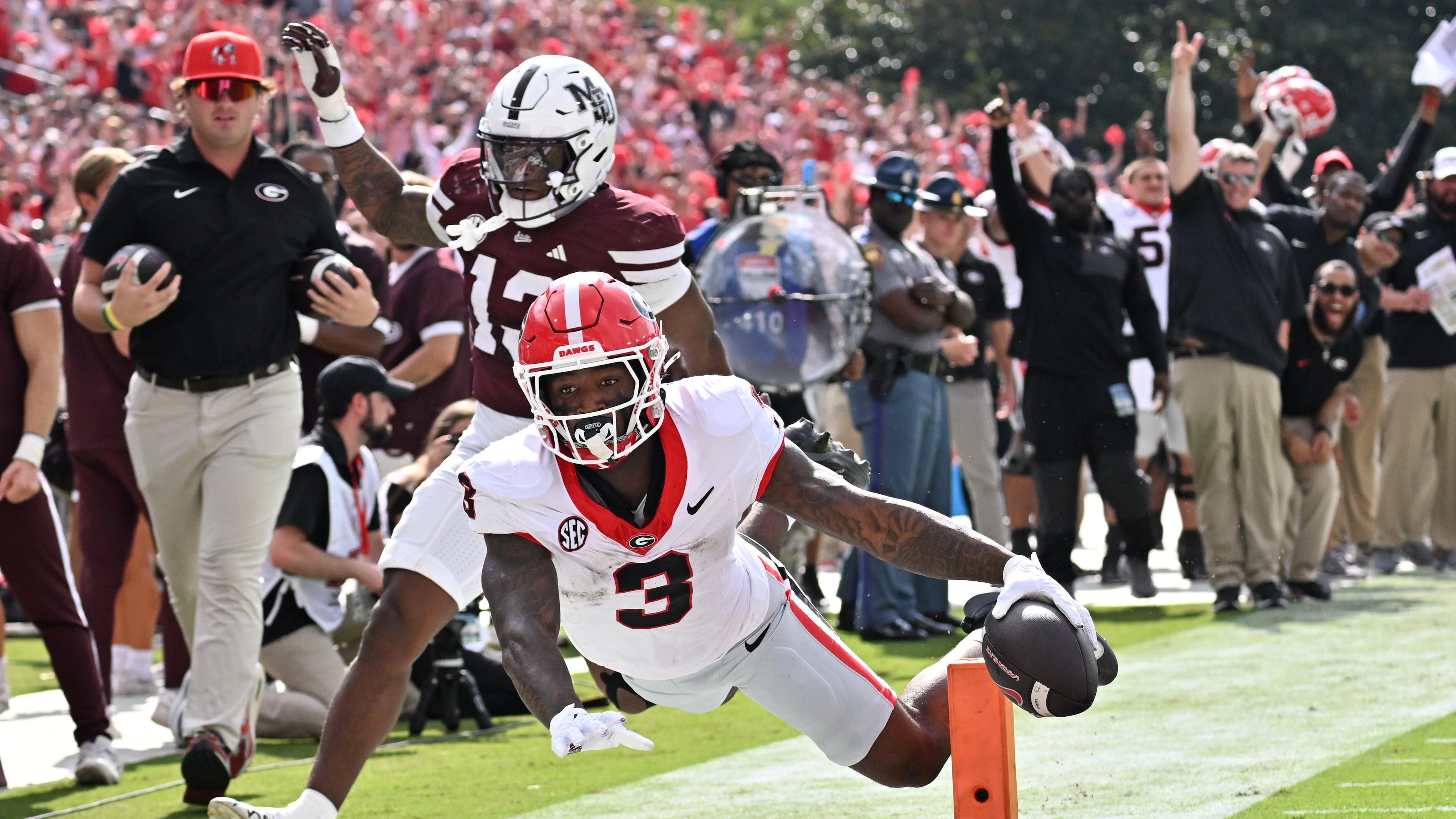 Georgia running back Nate Frazier said that a reminder from his head coach, plus an emotional loss for the team this week, helped him remember to have fun playing football in a career day for the sophomore. (Hyosub Shin/AJC)