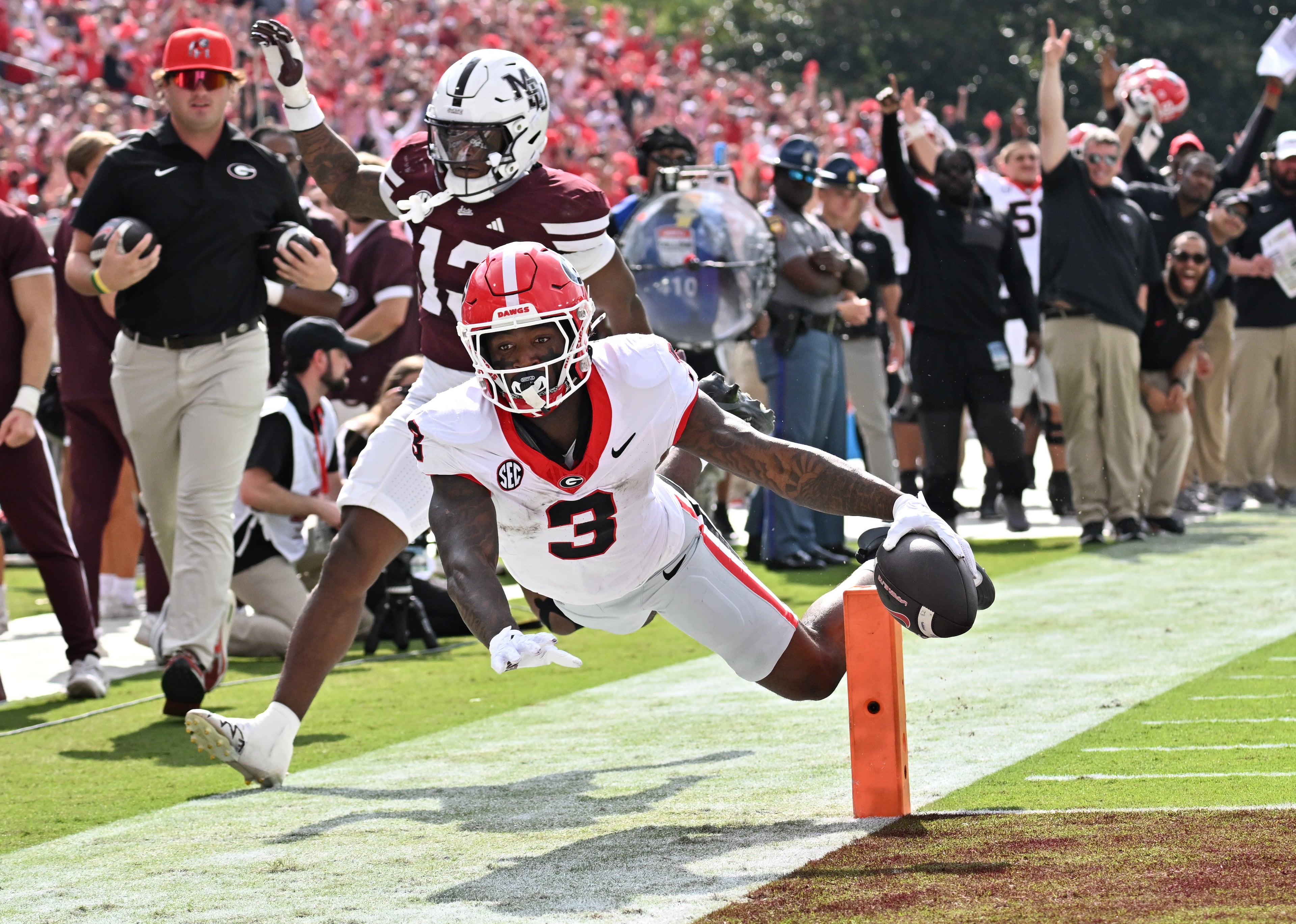 Georgia running back Nate Frazier (3) runs down the sidelines until he is pushed by Mississippi State safety Jahron Manning (13) during the first half in an NCAA football game at Davis Wade Stadium, Saturday, November 8, 2025, in Starkville, Mississippi. (Hyosub Shin / AJC)