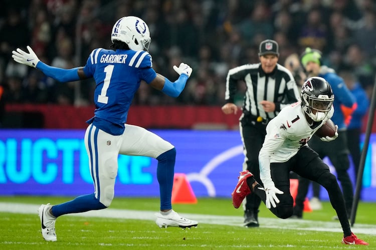 Atlanta Falcons wide receiver Darnell Mooney, right, runs from Indianapolis Colts cornerback Sauce Gardner during the first half of an NFL football game, Sunday, Nov. 9, 2025, in Berlin, Germany. (AP Photo/Ebrahim Noorozi)