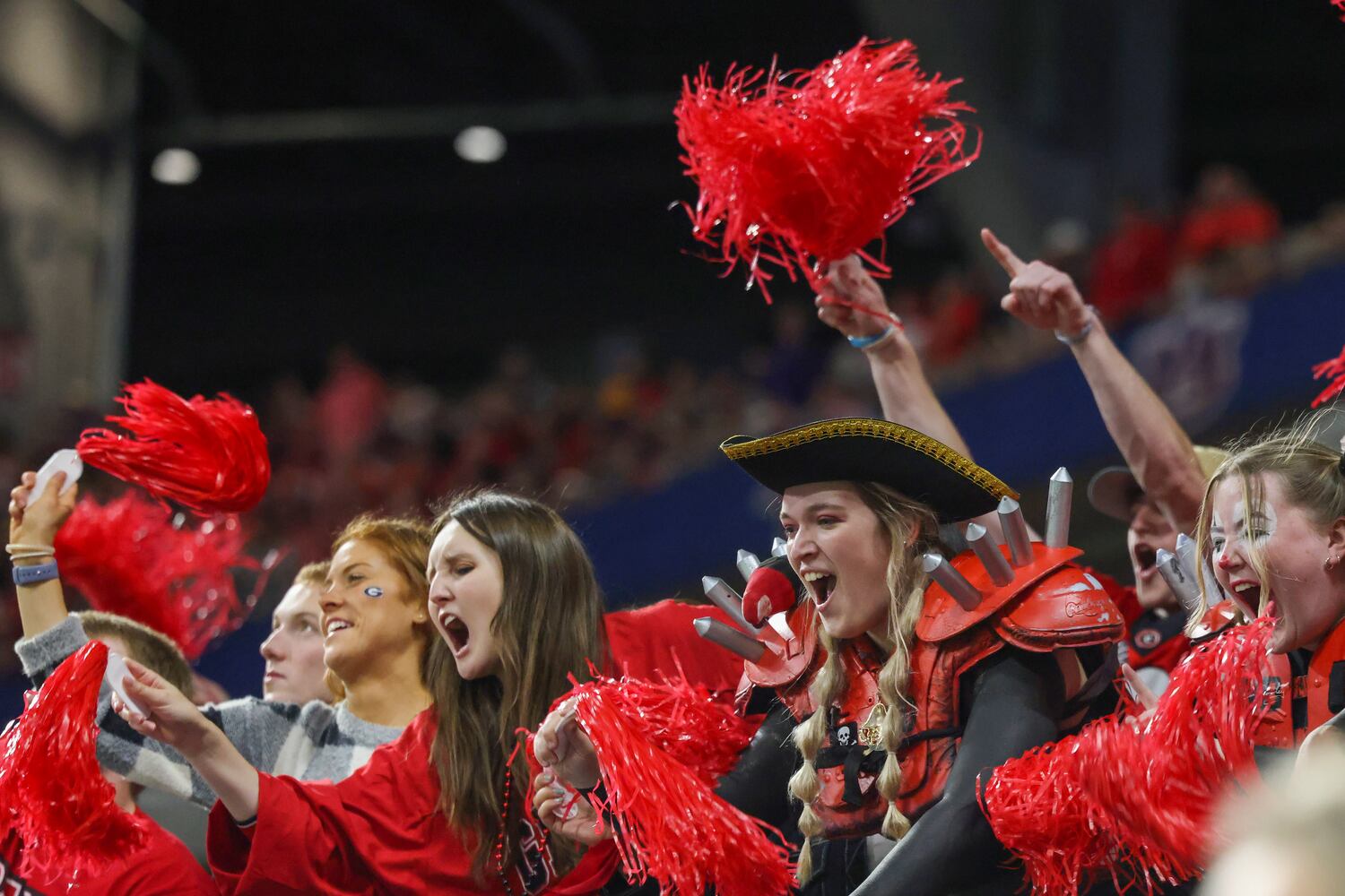 Georgia Bulldogs fans react to a score against the LSU Tigers during the second half of the SEC Championship Game at Mercedes-Benz Stadium in Atlanta on Saturday, Dec. 3, 2022. (Jason Getz / Jason.Getz@ajc.com)