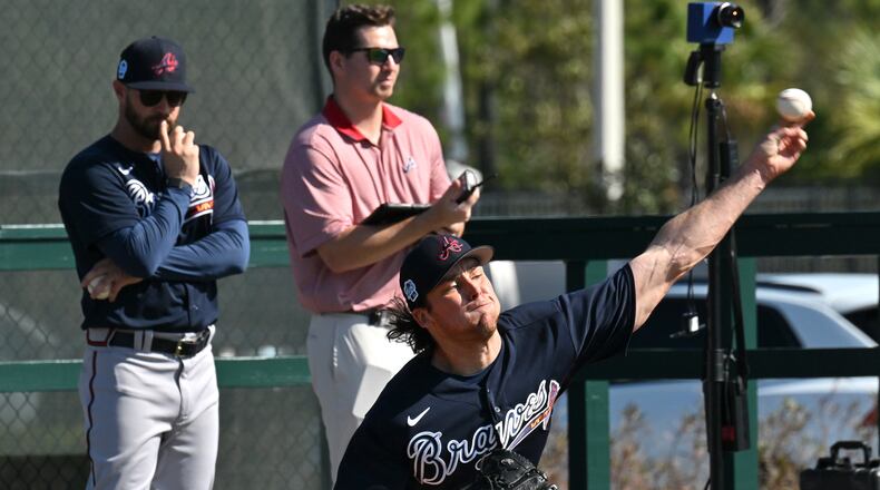 Atlanta Braves pitcher Dylan Dodd throws at spring training at CoolToday Park, Friday, Feb. 17, 2023, in North Port, Fla. (Hyosub Shin / Hyosub.Shin@ajc.com)