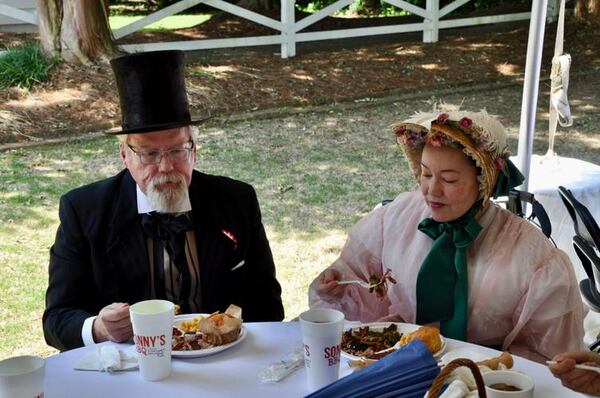 Steve Manddern and Kat Nagar, dressed in period costumes, enjoy barbecue Saturday afternoon at Brumby Hall. (Photo Courtesy of Stuart Hendrick)