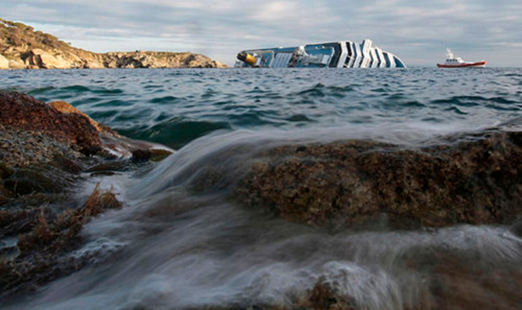 Luxury cruise ship capsizes in Italy