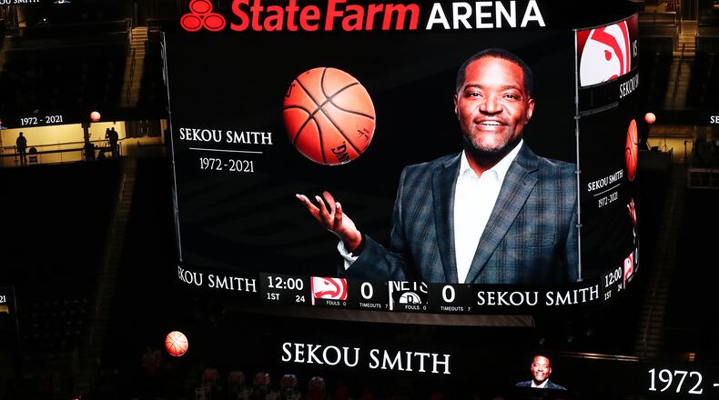 The Atlanta Hawks observe a moment of silence for former AJC reporter Sekou Smith during a game Wednesday, Jan. 27, 2021, at State Farm Arena in Atlanta. (Curtis Compton / Curtis.Compton@ajc.com)