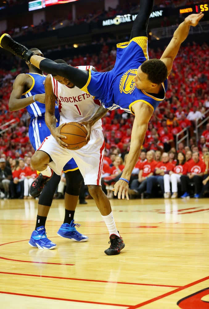 Stephen Curry suffers contusion in nasty fall