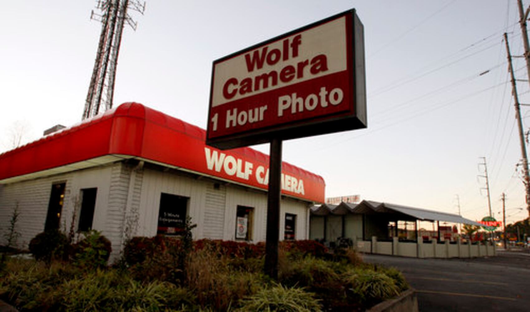 Smash-and-grab at Wolf Camera