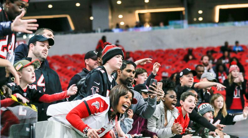 12/31/2017 -- Atlanta, GA, - Atlanta Falcons cheer for Atlanta Falcons wide receiver Julio Jones (11) as he heads into the tunnel before the start of the game against the Carolina Panthers at Mercedes Benz Stadium, Sunday, December 31, 2017. ALYSSA POINTER/ALYSSA.POINTER@AJC.COM