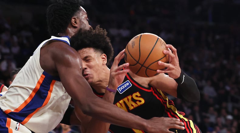 Atlanta Hawks forward Jalen Johnson, right, is defended by New York Knicks forward Og Anunoby during second half of an NBA basketball game, Friday, Jan. 2, 2026, in New York. (AP Photo/Heather Khalifa)
