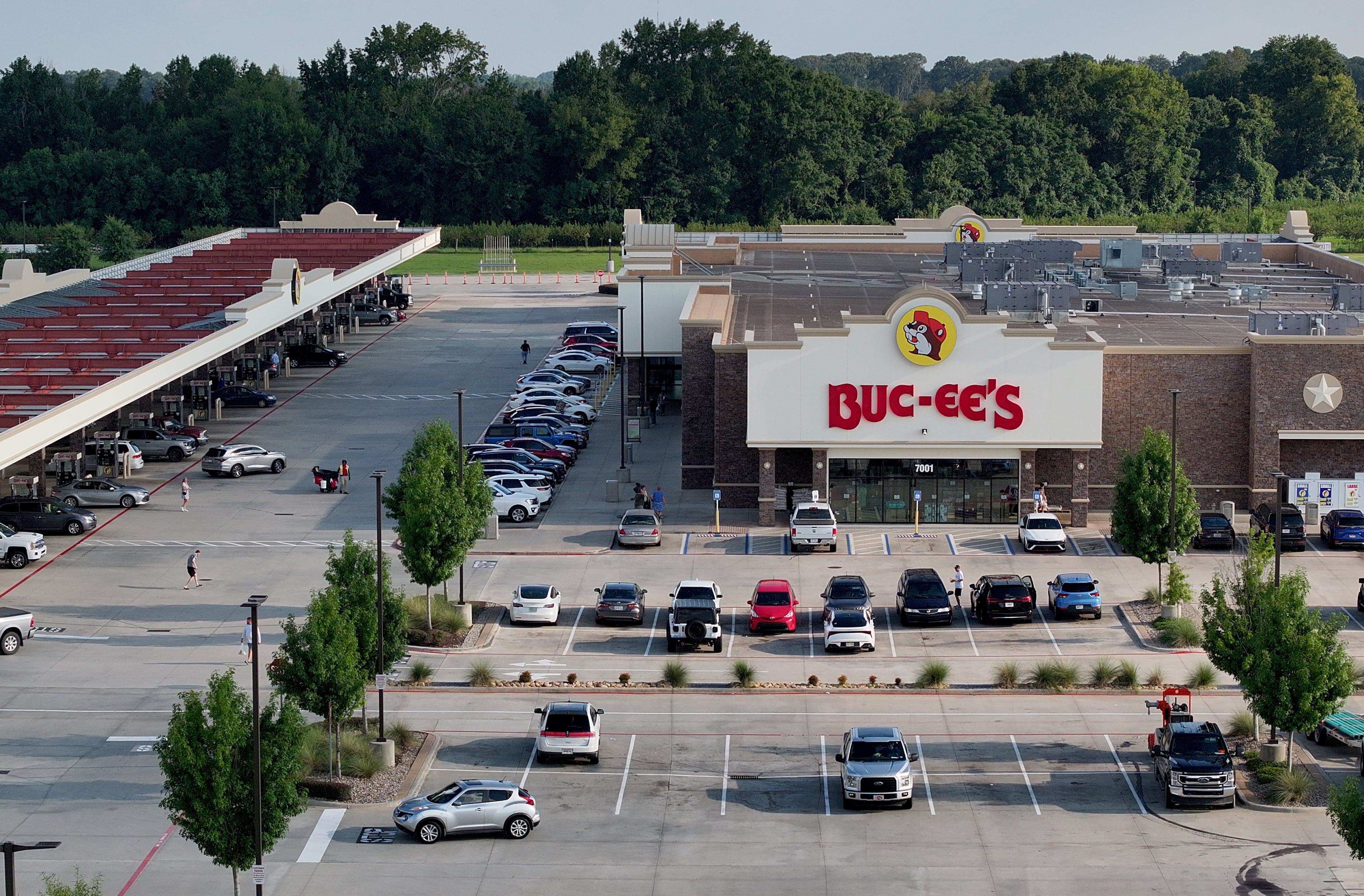 The Buc-ee's along I-75, in a portion of Warner Robins that juts into Peach County, opened in 2020. (Hyosub Shin/AJC)