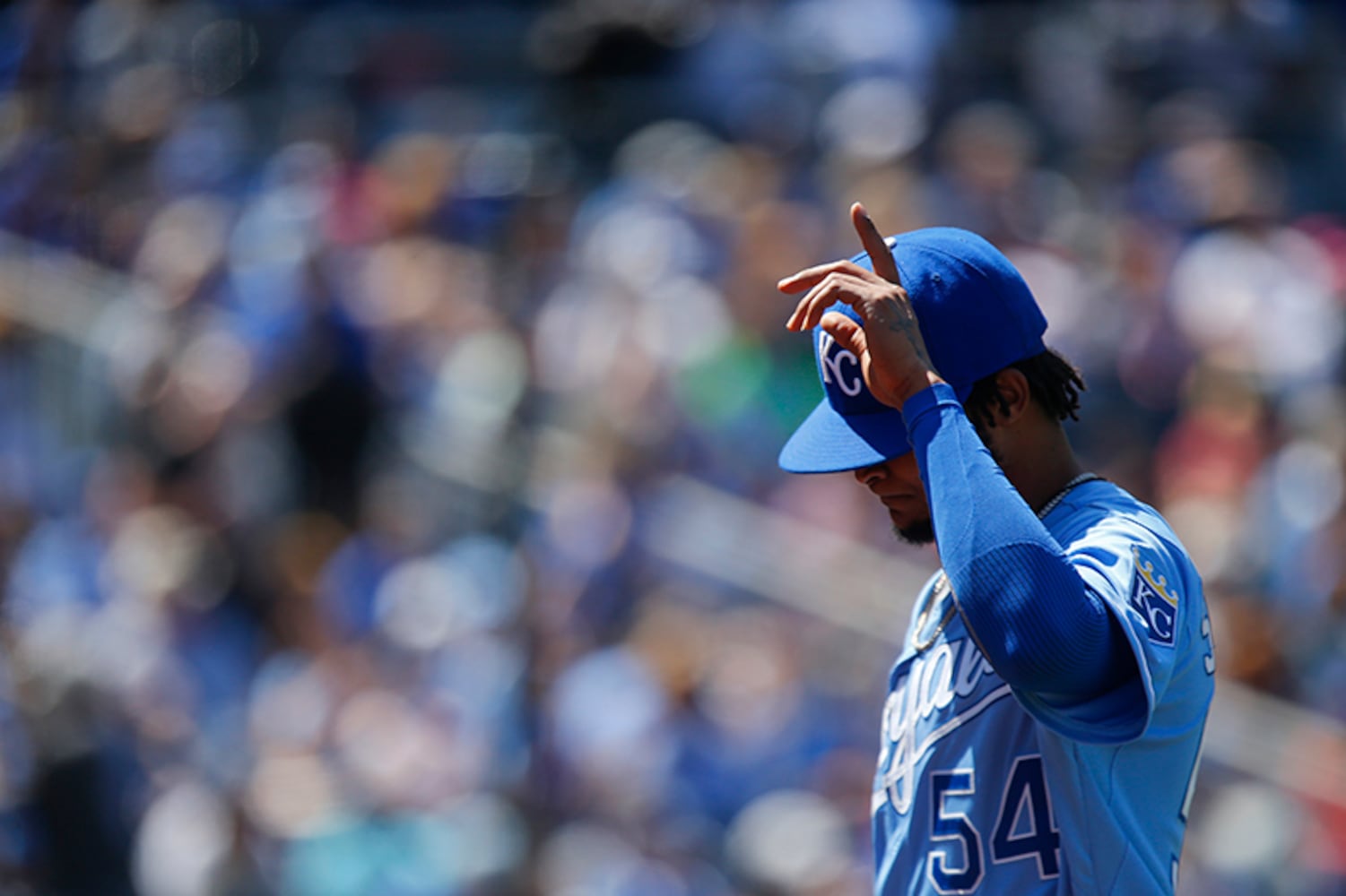 Braves bolster rotation with free agent pitcher