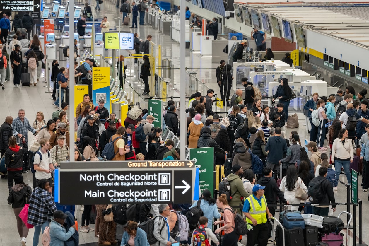 Long lines at the Frontier Airlines ticketing counter back up into the walkway at Hartsfield-Jackson Atlanta International Airport. Friday, November 21, 2025 (Ben Hendren for the AJC)