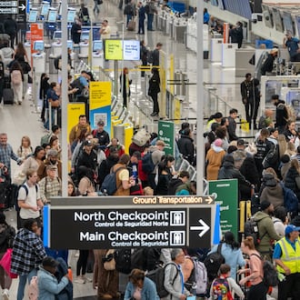 Long lines at the Frontier Airlines ticketing counter back up into the walkway at Hartsfield-Jackson Atlanta International Airport. Friday, November 21, 2025 (Ben Hendren for the AJC)