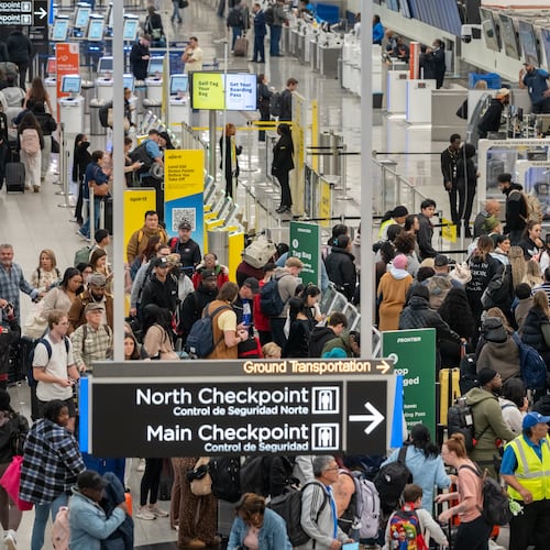 Long lines at the Frontier Airlines ticketing counter back up into the walk way at Hartsfield-Jackson International Airport. Friday, November 21, 2025 (Ben Hendren for the AJC)