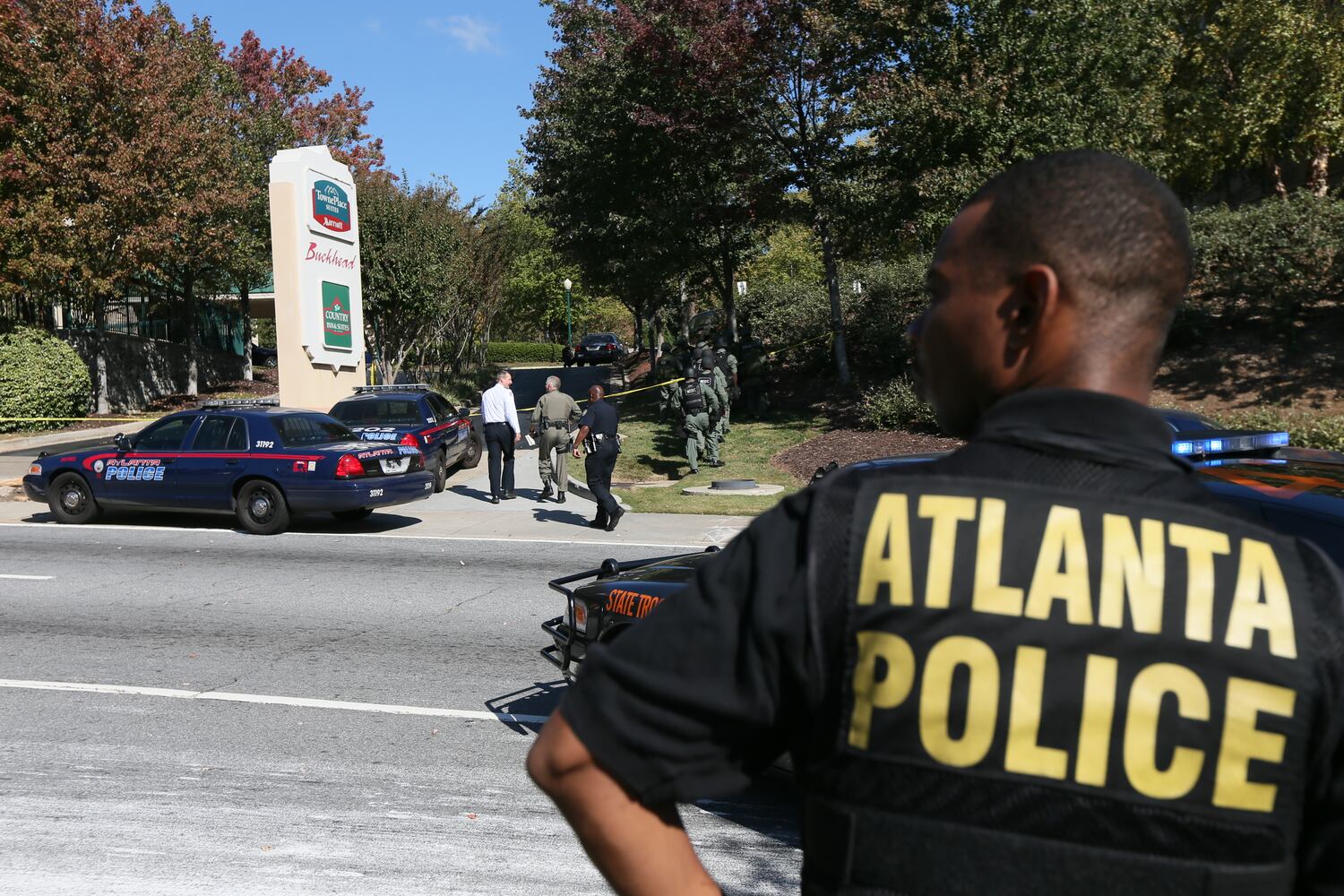 Burglary suspect surrenders at Buckhead hotel