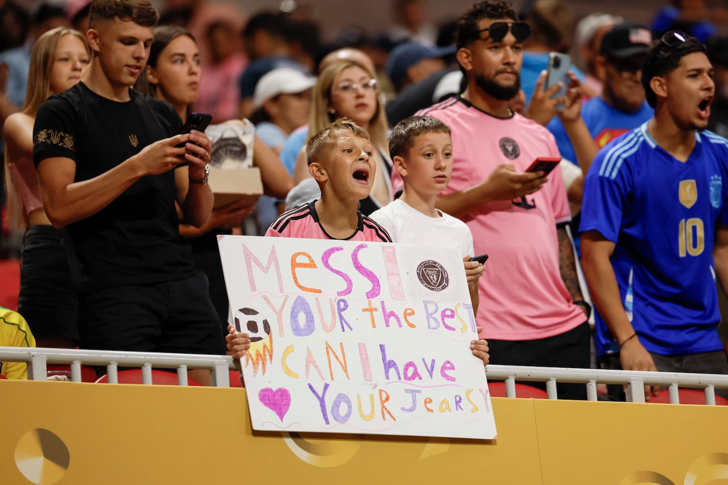 Inter Miami fans cheer as they see the warm-ups during the Club World Cup round of 16 soccer match between Paris Saint-Germain FC and Inter Miami in Atlanta, Georgia, on Sunday, June 29, 2025.
(Miguel Martinez/ AJC)
