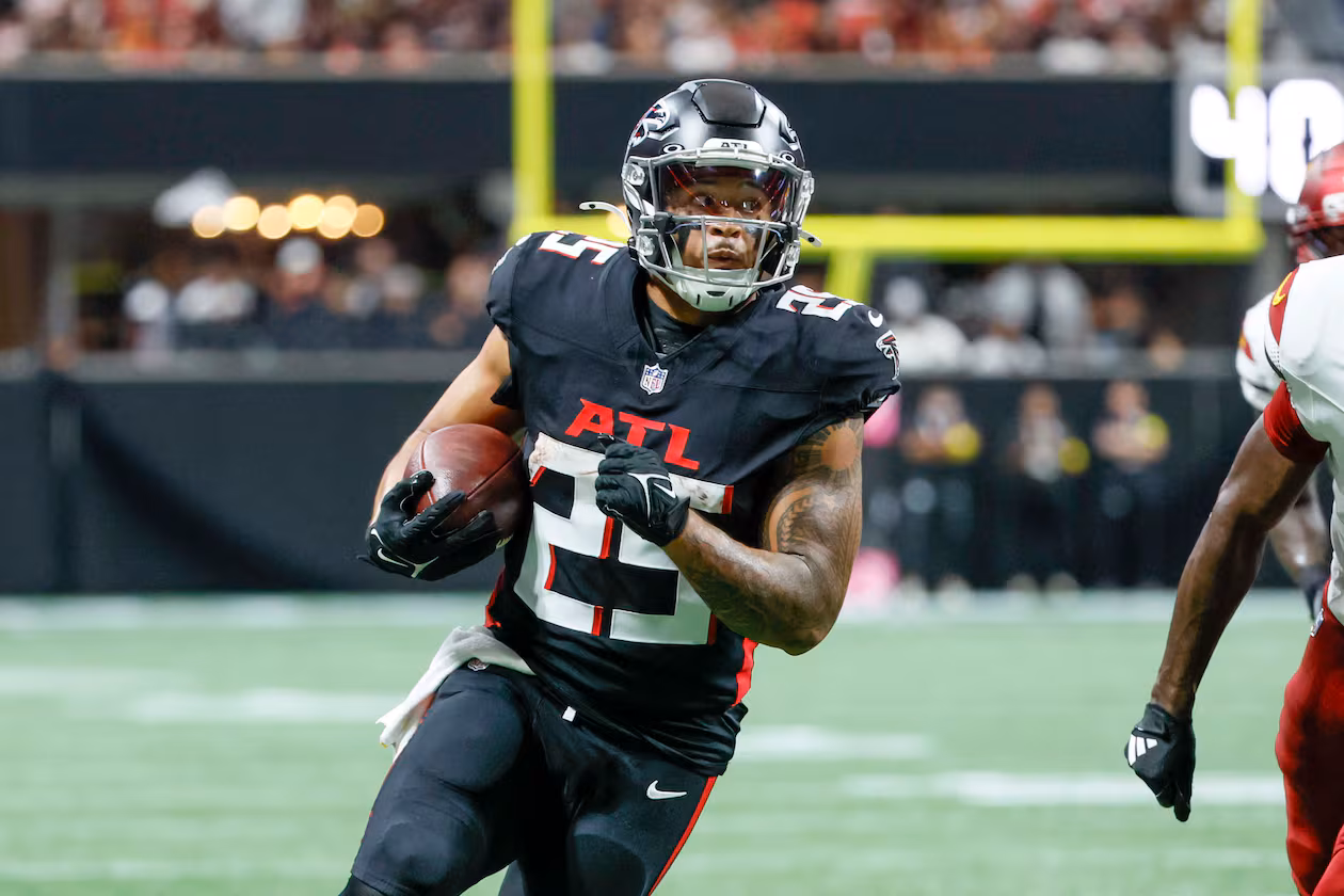 Falcons running back Tyler Allgeier enters free agency with uncertainty of whether he'll return or try to find a better opportunity with another team. (Miguel Martinez/AJC)