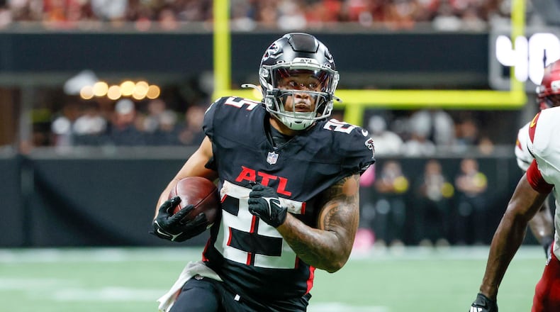Falcons running back Tyler Allgeier enters free agency with uncertainty of whether he'll return or try to find a better opportunity with another team. (Miguel Martinez/AJC)