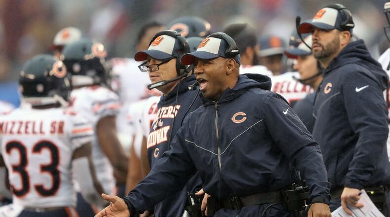 Charles London (center) has been the Bears’ running backs coach the past three seasons. He also was the Texans running backs coach from 2014-17. Elsa, Getty